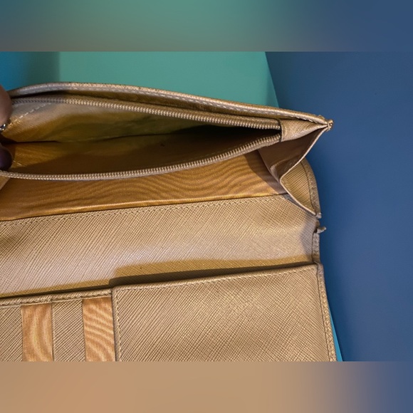 PRE-LOVED 💝 Ferragamo 💝 Long *Leather* Wallet- Neutral/Nude - Picture 9 of 9